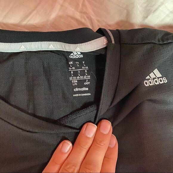 ⭐️HOST PICK⭐️ Amazing Condition Adidas Tee Shirt - Picture 4 of 4